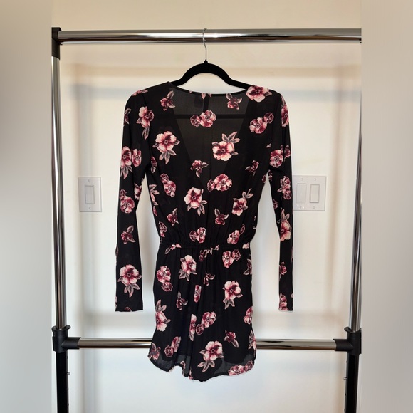 Classy H&M romper - Picture 2 of 2